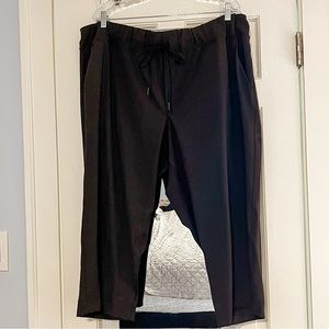 LIVI (Lane Bryant) Active Crop Black Pants Size 22/24